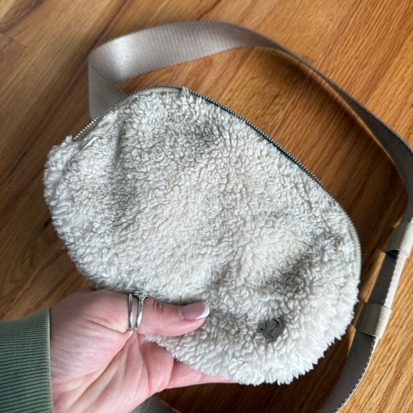 Lululemon Belt Bag Fanny Pack Fuzzy - Picture 9 of 9